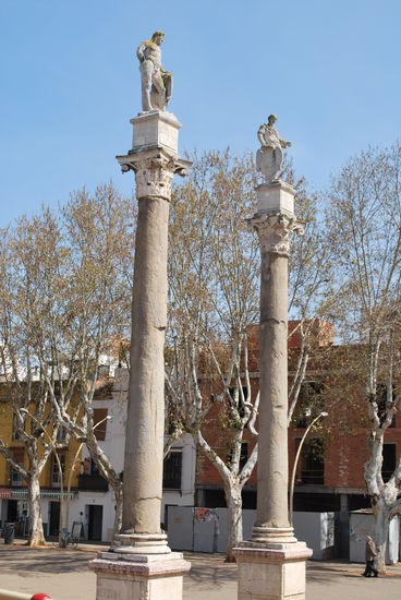 Alameda de Hercules - der älteste "Park" (ist mehr so ein begrünter Platz) Spaniens und ganz Europas aus dem Jahr 1574 mit römischen Säulen + Herkulesfiguren obendrauf