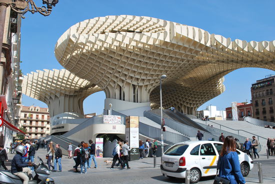Die Sevillaner nennen das "Ding" liebevoll Las Setas - die Pilze. Letzten Endes sehen diese Gebilde ja auch irgendwie so aus.