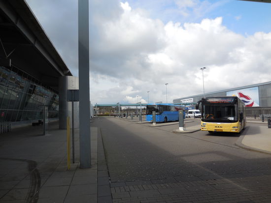 Und so sieht es heute direkt vor dem Terminal aus...