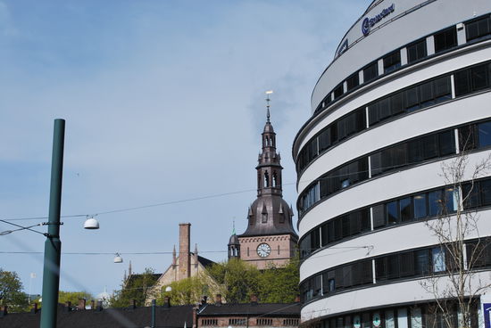 Der Turm des Osloer Doms - wann immer ich an der Kirchentür gerüttelt habe - sie war immer zu...leider habe ich den Dom daher nicht von innen gesehen.