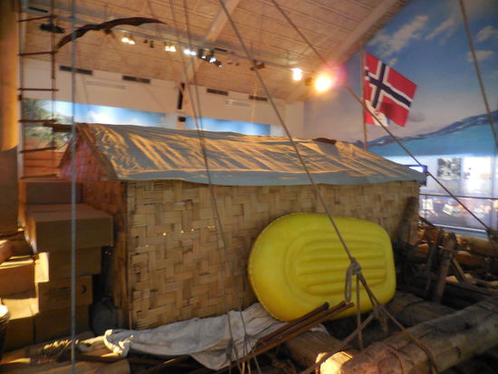 AHA ! Gummiboote gab´s auch schon 1947. Die norwegische Pop-Band AHA allerdings erst seit 1982...