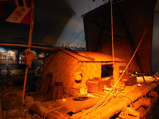 Zu sehen sind Nachbauten der Kon-Tiki und der Ra II