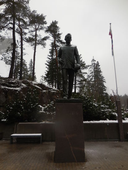 Fridtjof Nansen Statue