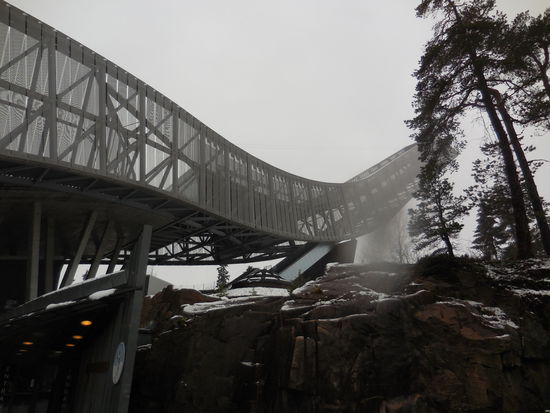 Nie, nie, nie im Leben würde ich da runter springen, für kein Geld der Welt !!!