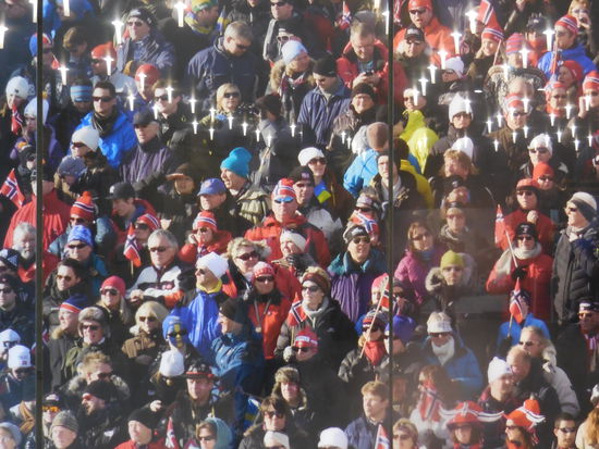 ...friedliche Wikinger...kennen wir jetzt ja auch aus Island von der EM 2016... ich sage nur: "HU" !!!