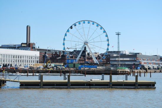Kaum eine Hauptstadt ohne Riesenrad mehr, in Helsinki dreht sich das Finnair-wheel...