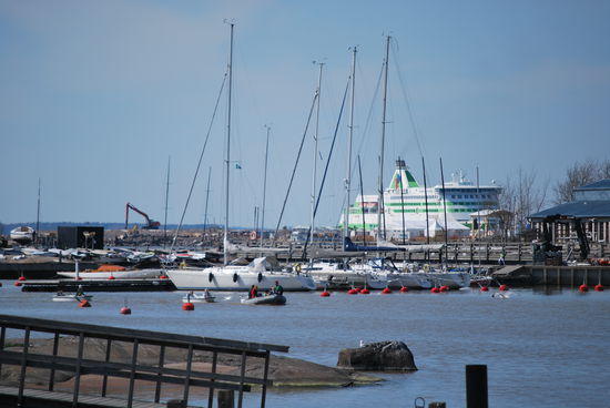 Am Länsiterminaali legen die Tallink-Fähren nach Tallinn ab und an.