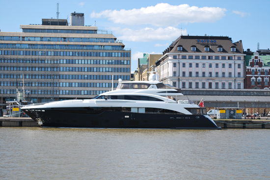 schnittiges Yachtgeschoss aus England