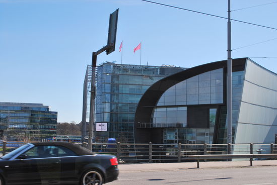 Kiasma (rechts im Bild)