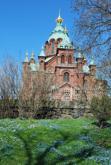 13 goldene Zwiebeltürme und hermetisch verschlossene Türen heute: Uspenski-Kathedrale bleibt für mich nur von außen betrachtbar.