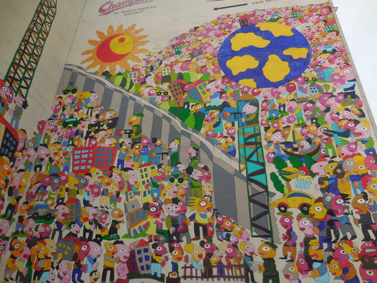 Grandioses Wand- und Wimmelbild - es liegt gleich um die Ecke meines Hotels schräg gegenüber vom Bahnhof und ist ganz super.