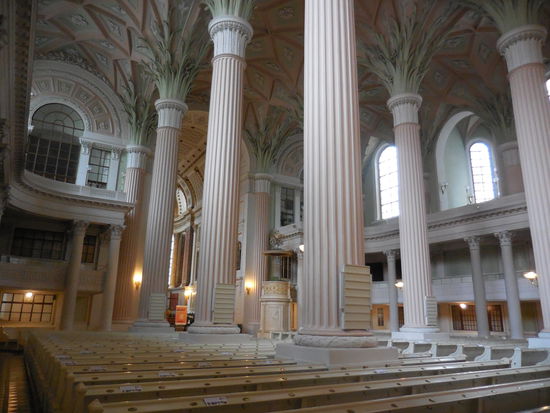 St. Nikolai ist wirklich alt, sieht aber relativ modern aus und die Palmen-Säulen fand ich besonders schön.