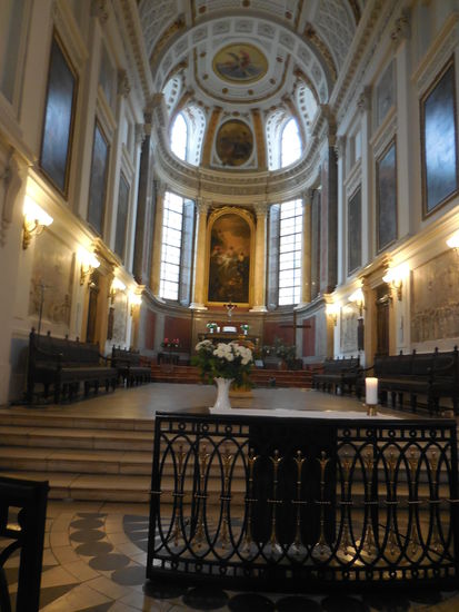 Relativ schlichtes, helles Interieur...