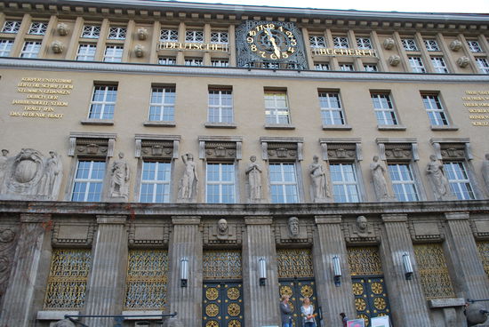 Die deutsche Nationalbibliothek...sehr cool für mich, zu sehen, weil ich so gerne lese.