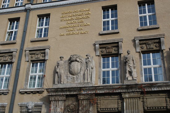 Geballte Bildung in diesem Gebäude