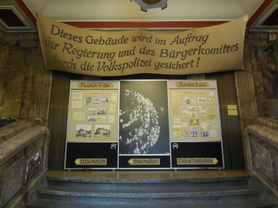 DAS haben wir ja nun - Gott, sei Dank - alles längst hinter uns gelassen.