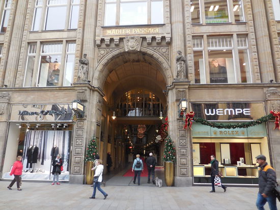 Nach der Wende zog auch in Leipzig in den feinen Innenstadtlagen der Luxus ein.