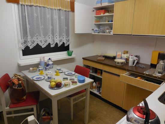 Mein persönliches Highlight: Die DDR-Küche aus den frühen Seventies. Stinknormale Westküchen, wie z.B. auch unsere, sahen nämlich kaum anders aus.