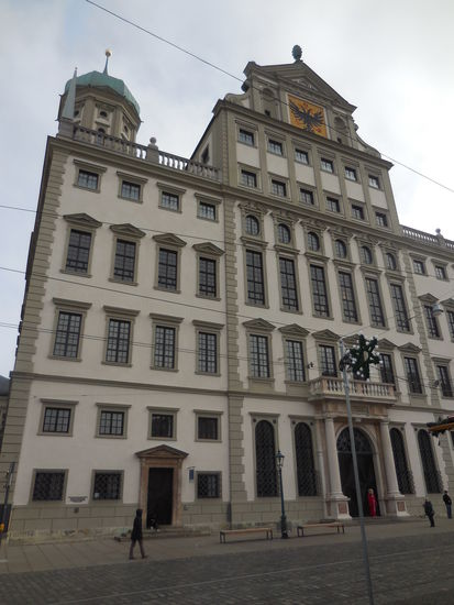 Und das Rathaus ist heute leider geschlossen. Somit verpasse ich eine der Top-Sehenswürdigkeiten der Stadt, den Goldenen Saal. Schade.