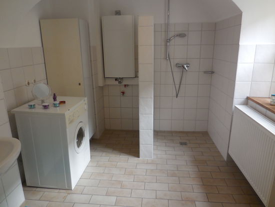 Die Ausstattung ist basic, aber relativ modern und okay.