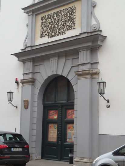 Der Eingang des Heilig-Geist-Spitals ist auch gleichzeitig der Eingang zur...