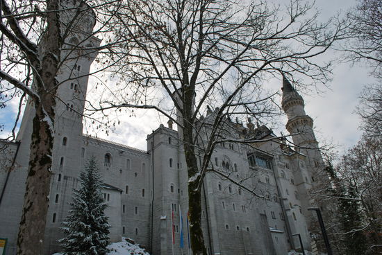 ein irgendwie skurriles Gemäuer da auf seinem Felsen...