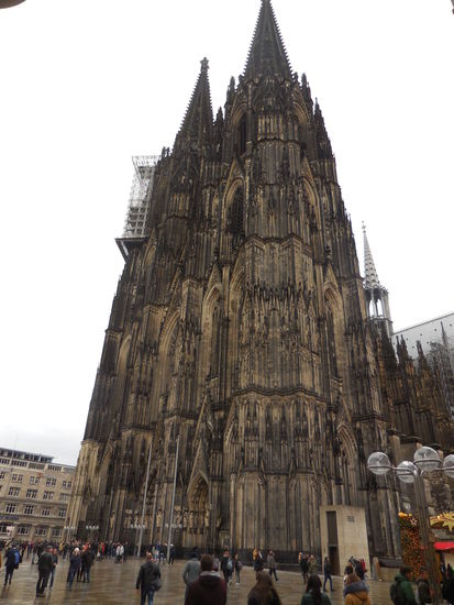 Was für eine wahnsinnig zerklüftete Fassade - irgendwo eingerüstet ist sie bestimmt immer...