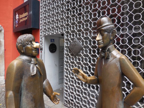 diese Beiden habe ich gesucht und gefunden: Tünnes und Schäl.