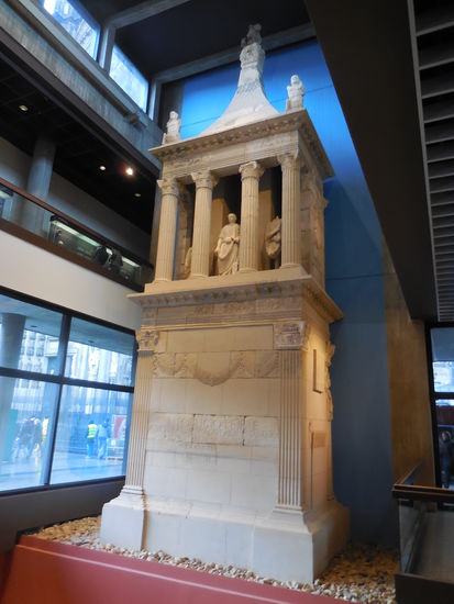 Das Grabmal von Poblicius (40 n. Chr.) Wow !