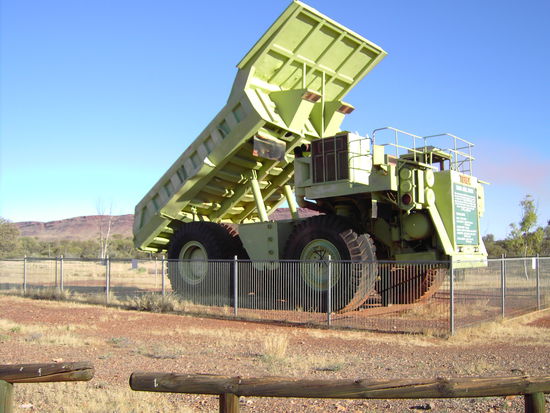 Riesiger Minenlaster bei Tom Price