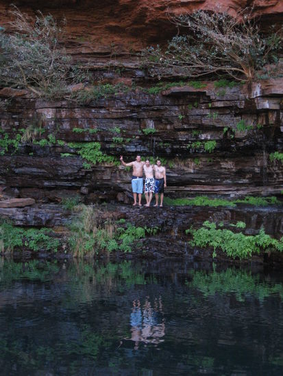 Unter der Dusche im Circular Pool - Sebastian, Ich, Sören