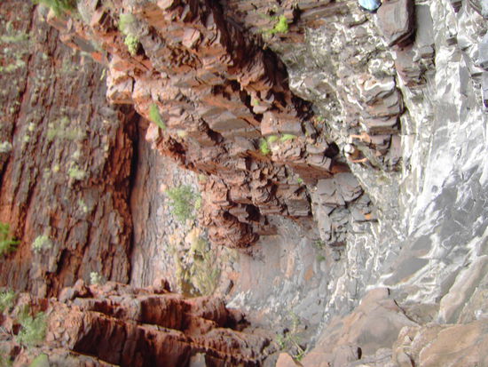 Ausgetrockneter Wasserfall von oben