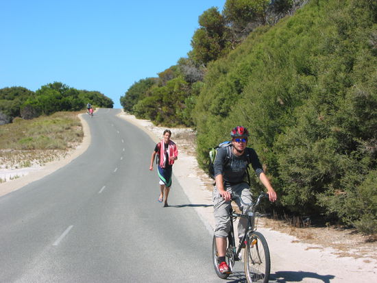 Auf dem Weg zum Strand - Joel hatte leider kein Fahrrad und musste laufen