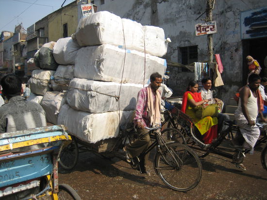 Die Leute in Delhi haben immer jede Menge dabei
