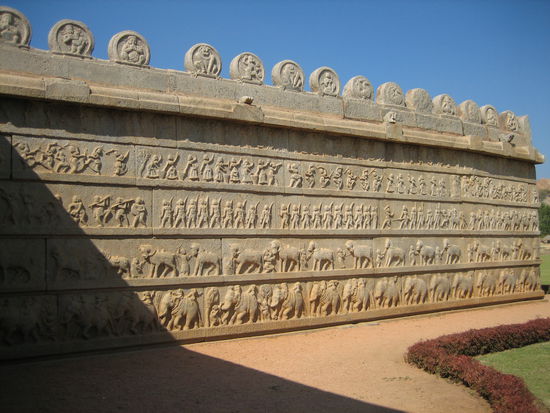 Aussenwand eines Tempels