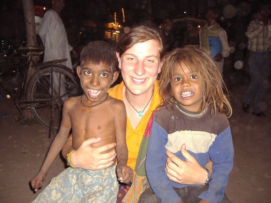 Raj, Helena, Carlos (v.li.)
(Ich waehre sehr dankbar, wenn ihr etwas weniger mich und etwas mehr die kleinen Jungs angucken koenntet!)