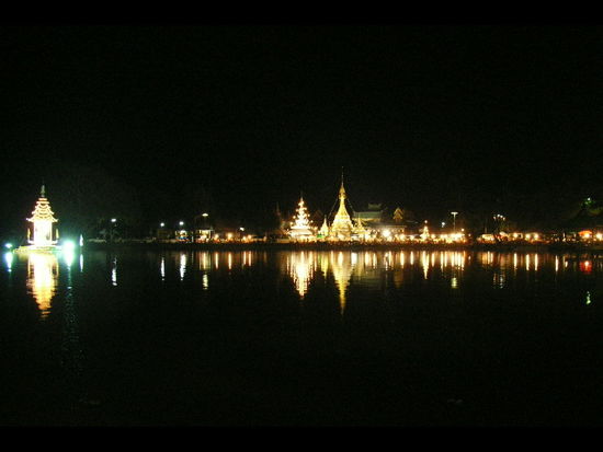 mae hong son - by night