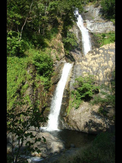 der groesste wasserfall in der provinz mae hong son - ueber 100 meter hoch.