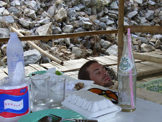 es ist der 31. nachmittags. wir haben gut gespiesen und geniessen das nichtstun. le savoir vivre... um das jahr 2006 gemuetlich ausklingen zu lassen.