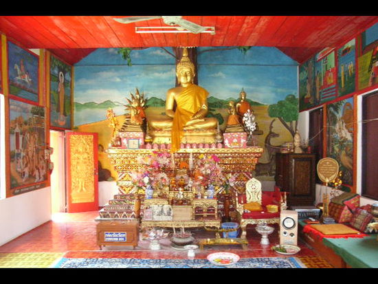 buddhastatuen sind in jedem dorf zu finden, doch sie sind nirgendwo gleich...