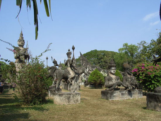 weitere skulpturen im buddhapark