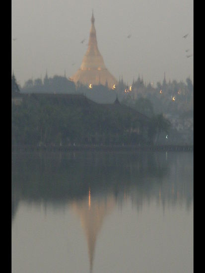 shwedagon oder sule pagoda, ich glaube die erstgenannte bin mir aber nicht ganz sicher.