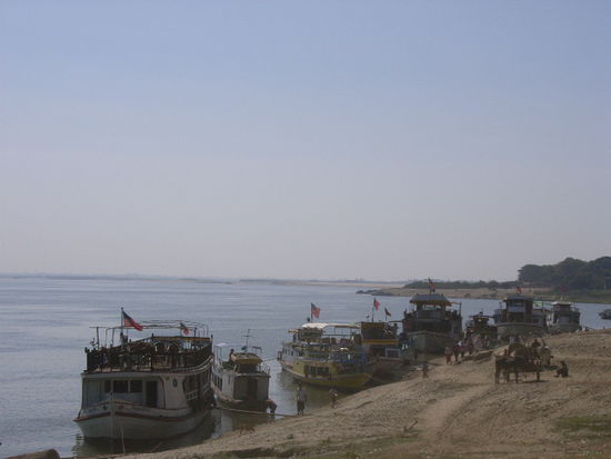 schiffanlegestelle in mingun.