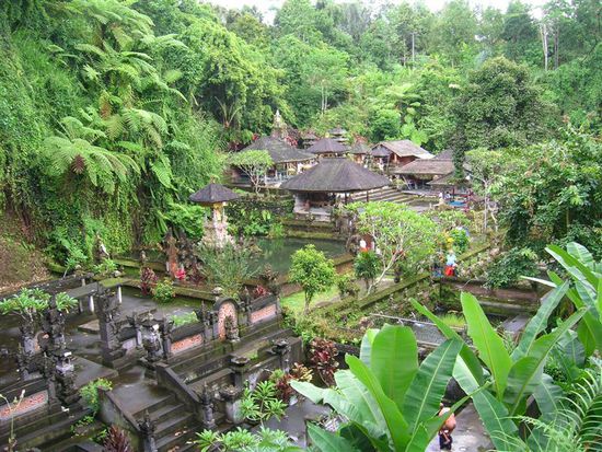 goa gajah hoehle und tempel in der umgebung von ubud. glaube ich zumindest, gehoert inzwischen schon einige tage der vergangenheit an.