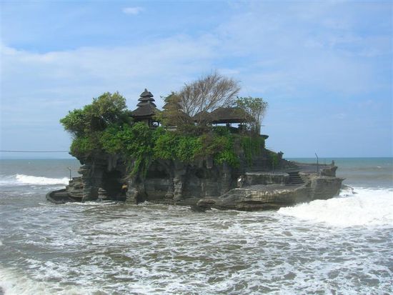 tanah lot, einer der sechs heiligen tempel auf bali.