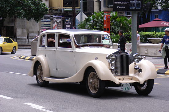 zur zeitpunkt meines aufenthalts in kl, fand infolge des formel 1 grand prix auch ein oldtimerkorso statt.