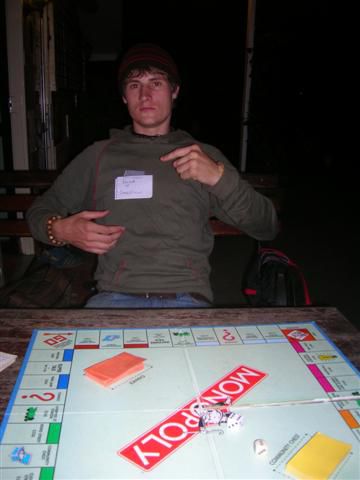 im guesthouse fanden wir ein monopoly, welches wir sogleich nutzten. ich war uebrigens vertreter von swaziland.