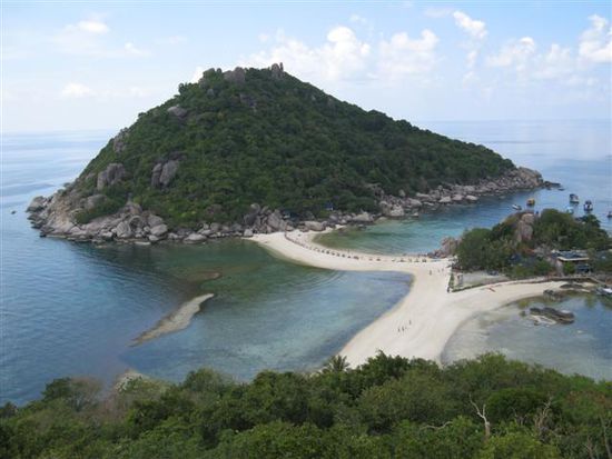 nangyuan island. eigentlich drei durch sandbaenke verbundene inseln.