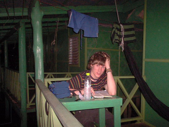 I'm writing my diary. auf jeden fall scheine ich sehr konzentriert zu sein. ueberdies bereits in kanchanaburi