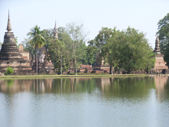die historisch bedeutsame altstadt von sukhothai mit unzaehligen buddhas, stupas und einigen tempeln...